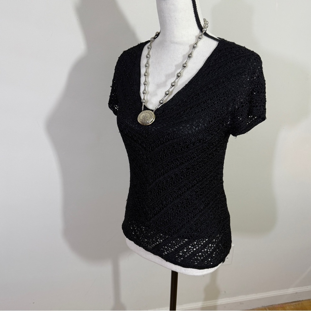 Jones Wear Black Crochet V-Neck Short Sleeve Top New with tags - Picture 5 of 12